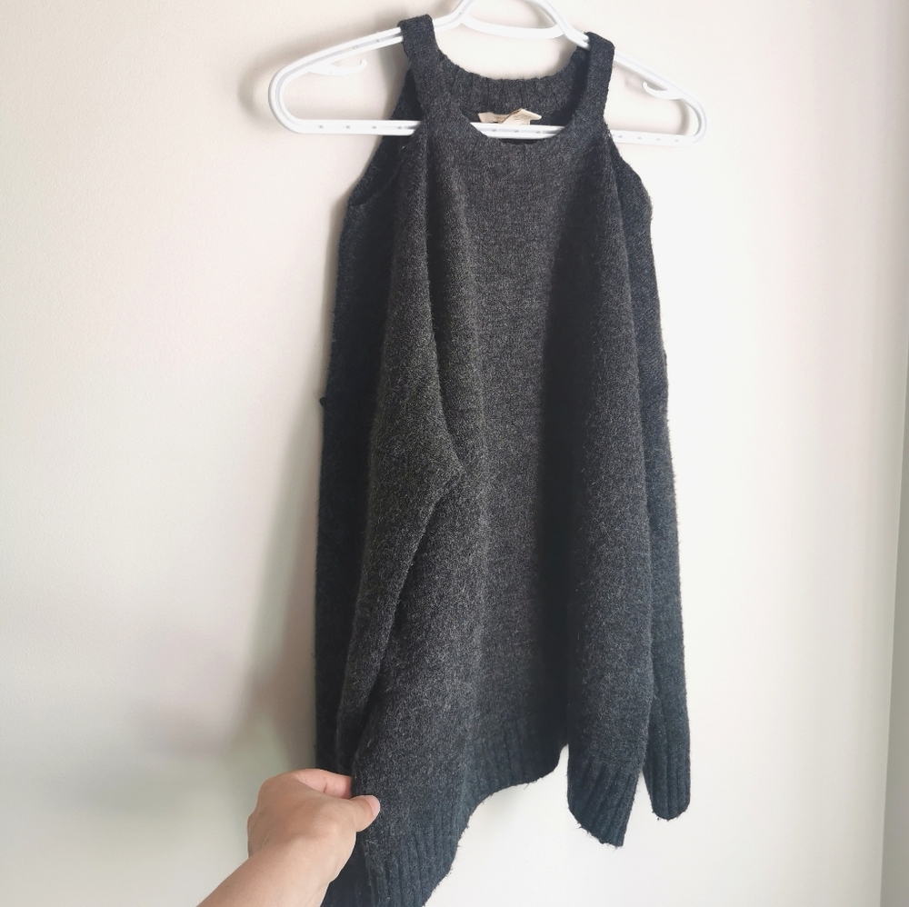 Shoulder Cut-out Sweater